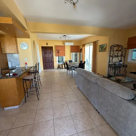 Villa Sandy Polis